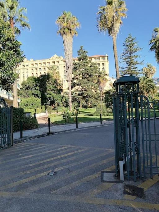 Imperial Palace Bord De Mer Menton Exteriör bild