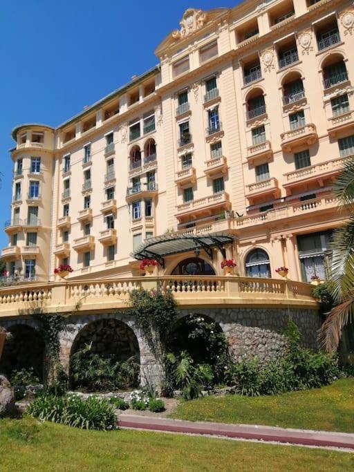 Imperial Palace Bord De Mer Menton Exteriör bild